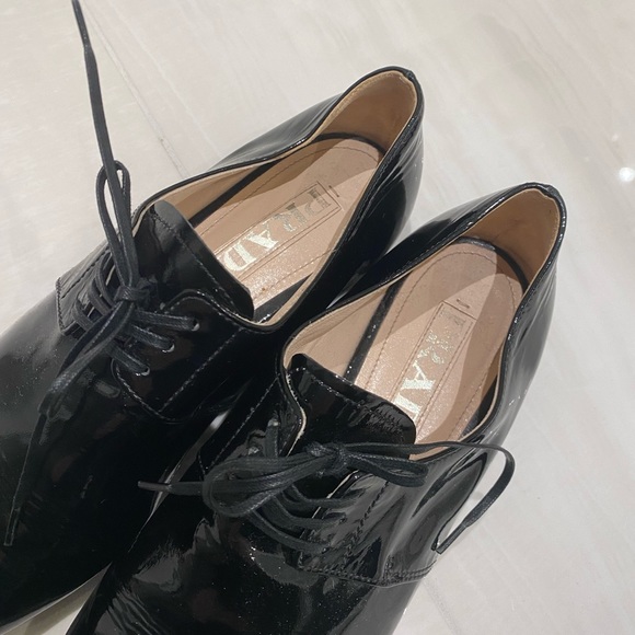 Prada shoes - Picture 2 of 3